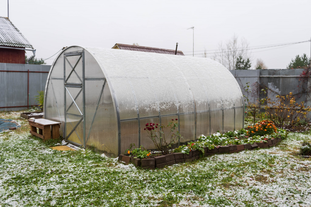 Maintaining healthy garden through greenhouse