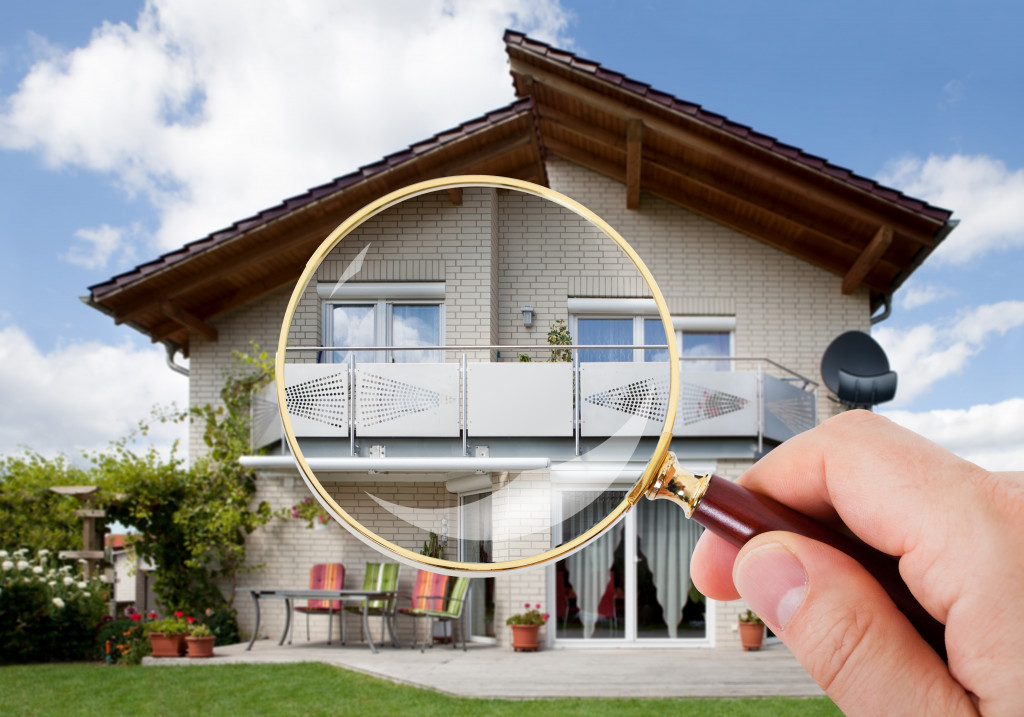 magnifying glass over a modern house